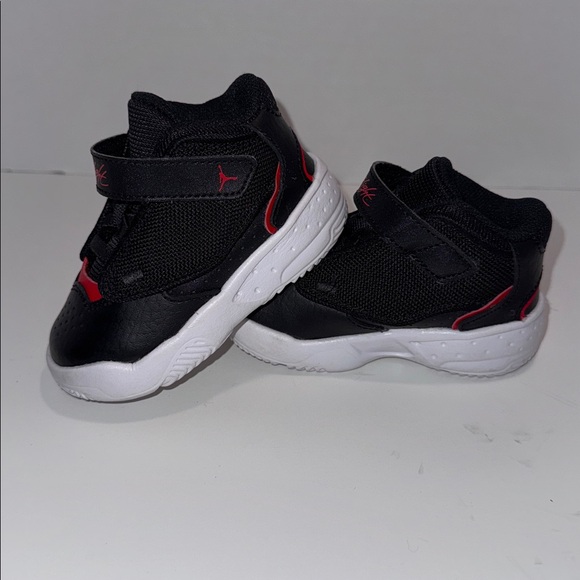 Toddler NIKE AIR JORDAN MAX AURA 9C SHOES red black velcro size 5C - Picture 4 of 5